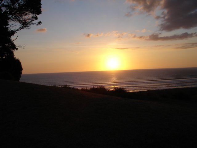 bethellsbeachaucklandsun7.jpg